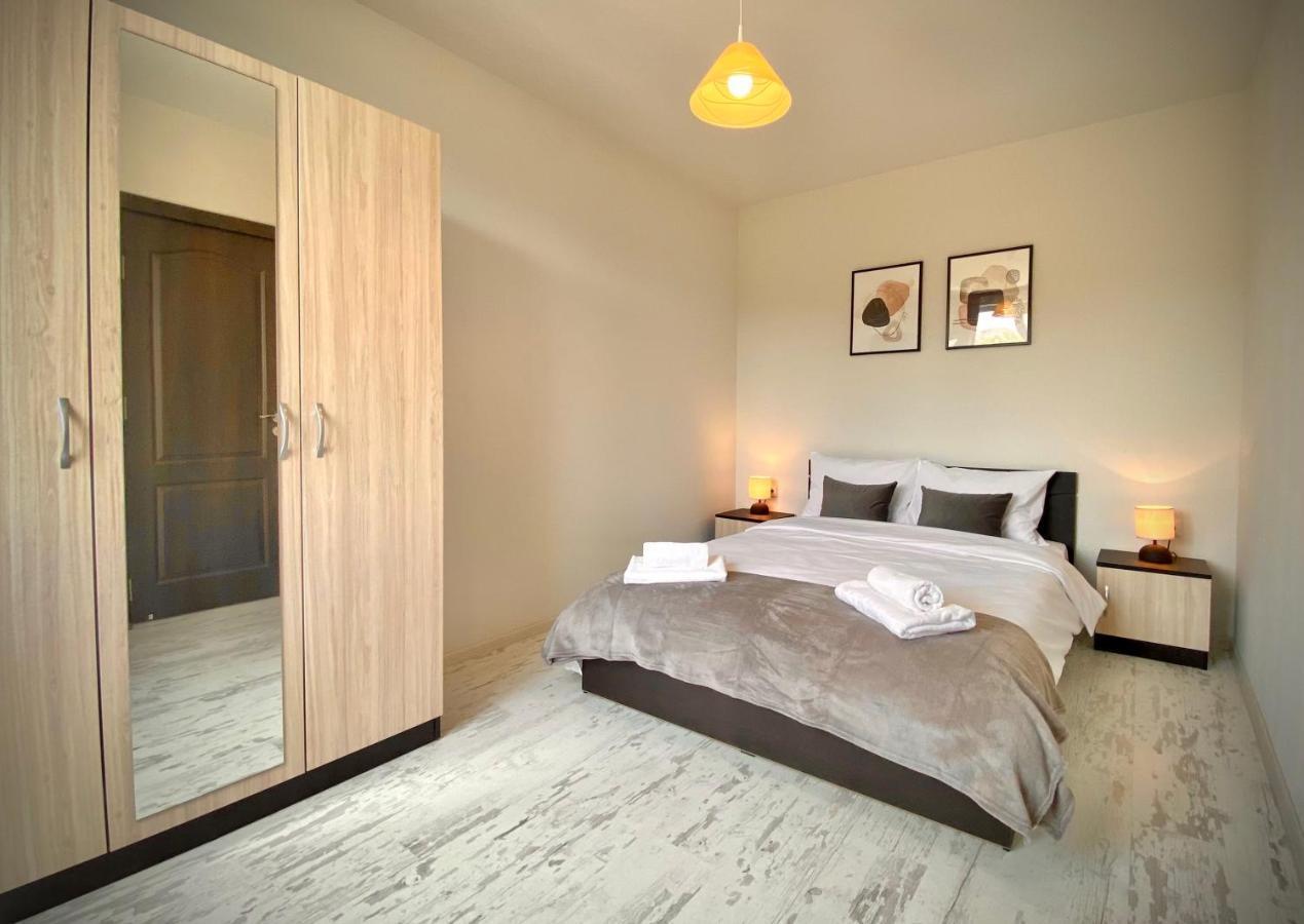 Cozy & Modern 1Br Apart For 4 Guests Next To Medical University & Free Parking Stara Zagora Ngoại thất bức ảnh