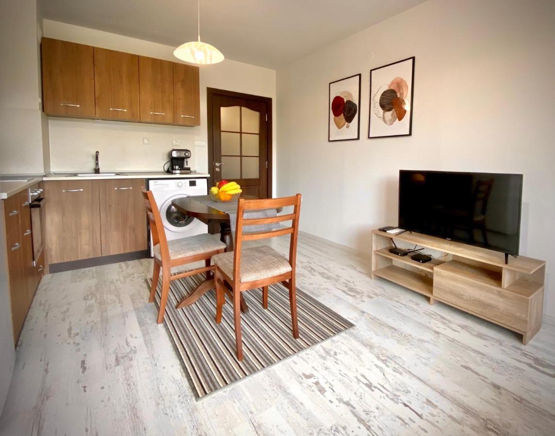 Cozy & Modern 1Br Apart For 4 Guests Next To Medical University & Free Parking Stara Zagora Ngoại thất bức ảnh