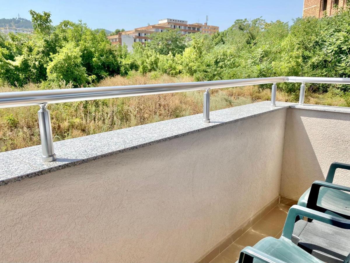 Cozy & Modern 1Br Apart For 4 Guests Next To Medical University & Free Parking Stara Zagora Ngoại thất bức ảnh